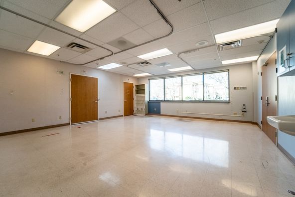 Veterans Affairs Outpatient Clinic: 351 Hartnell Ave, Redding, CA 96002